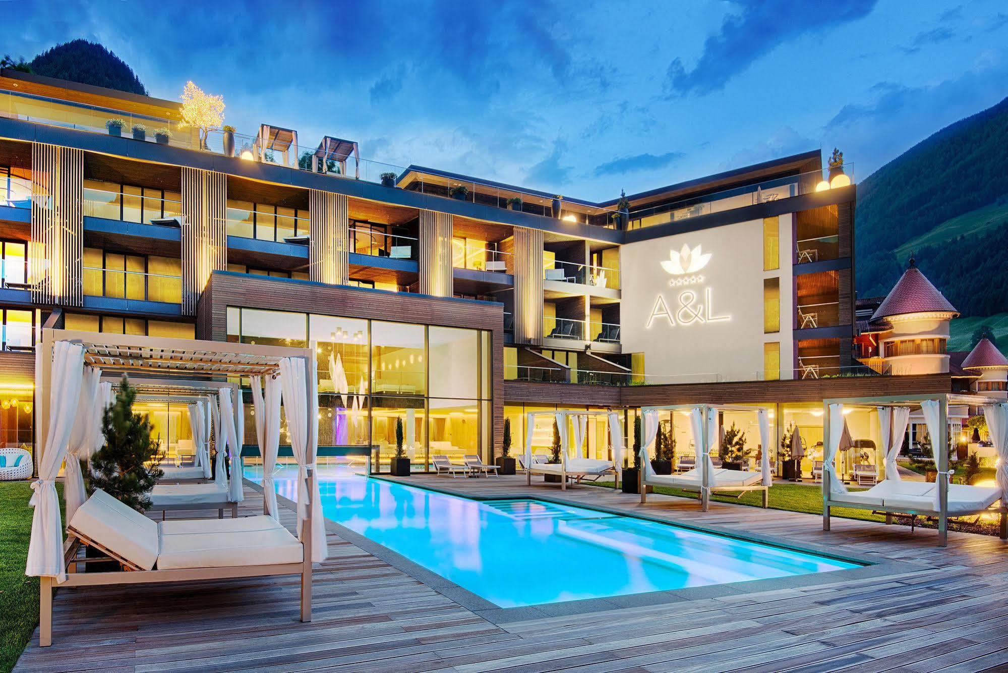 Lunaris Wellnessresort Cadipietra Esterno foto